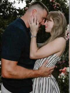 Swift Taylor Engaged