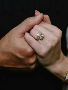 Taylor Swift engaged